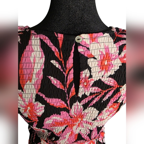 NWT Entro Smocked Hibiscus Floral Pink and Black Ruffle Cap Sleeve Dress Size M - Picture 6 of 10